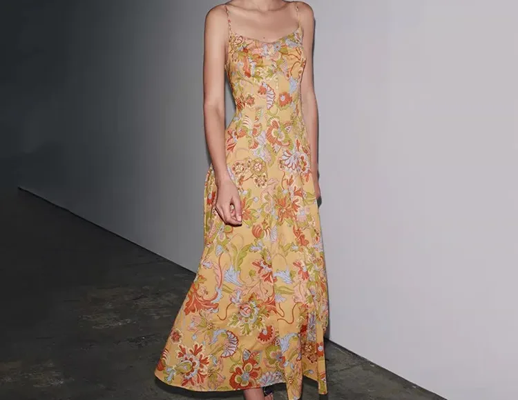 典型的なレディースドレス